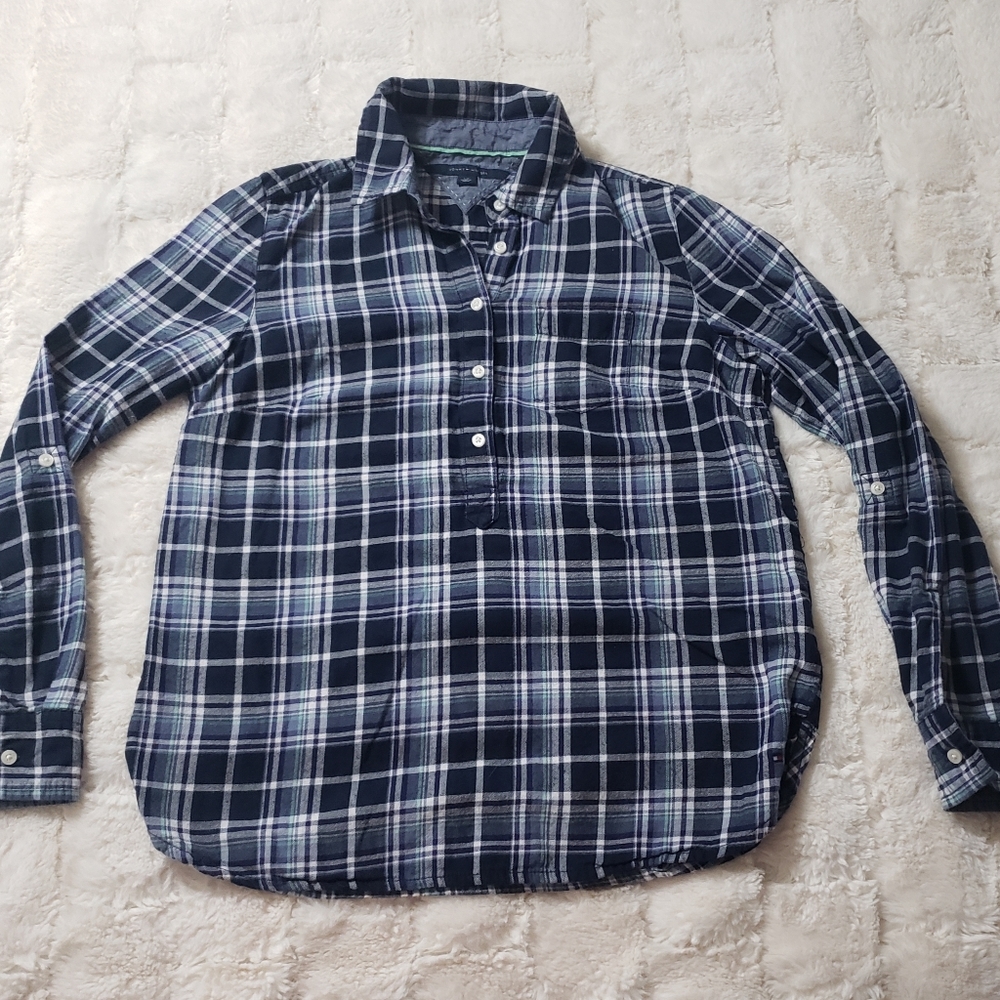 Tommy Hilfiger Long Sleeve Collar Plaid Shirt.